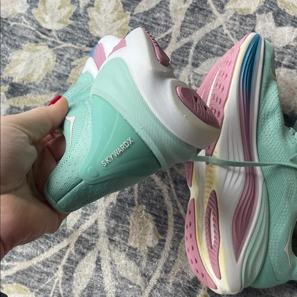 HOKA Women's Mint SkywardX Running Shoes 8.5 - Picture 11 of 13